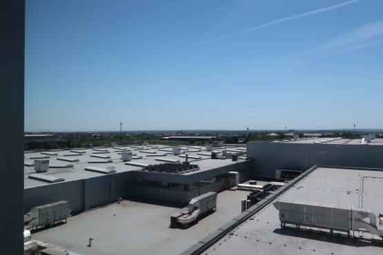 Pogled na krov HP sortirnice s nizom RoofVent® jedinica