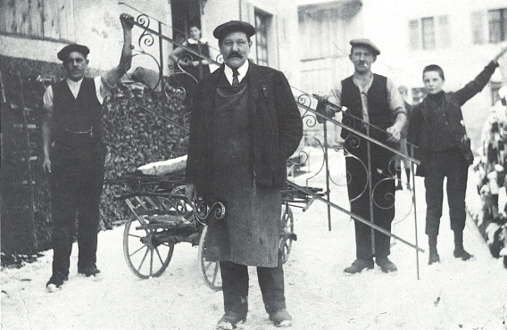 Gustav Ospelt i njegovi radnici (1920)