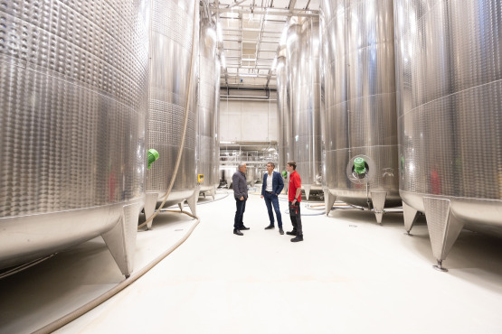 Bei Winzer Krems sind konstante Temperaturen in der Produktionshalle wichtig.